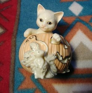 LENOX HALLOWEEN CAT IN PUMPKIN W/ MOUSE PORCELAIN